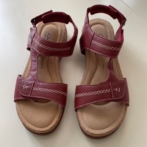 Brand new! Clarks ultimate comfort sandals